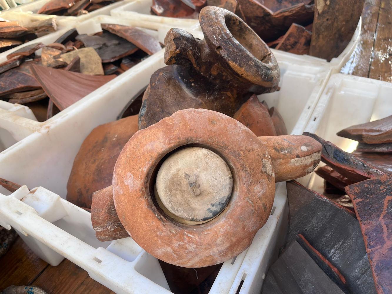 Descubre las 20 Ánforas Romanas Recuperadas en Formentera por un Barco Oceanográfico en el MAEF