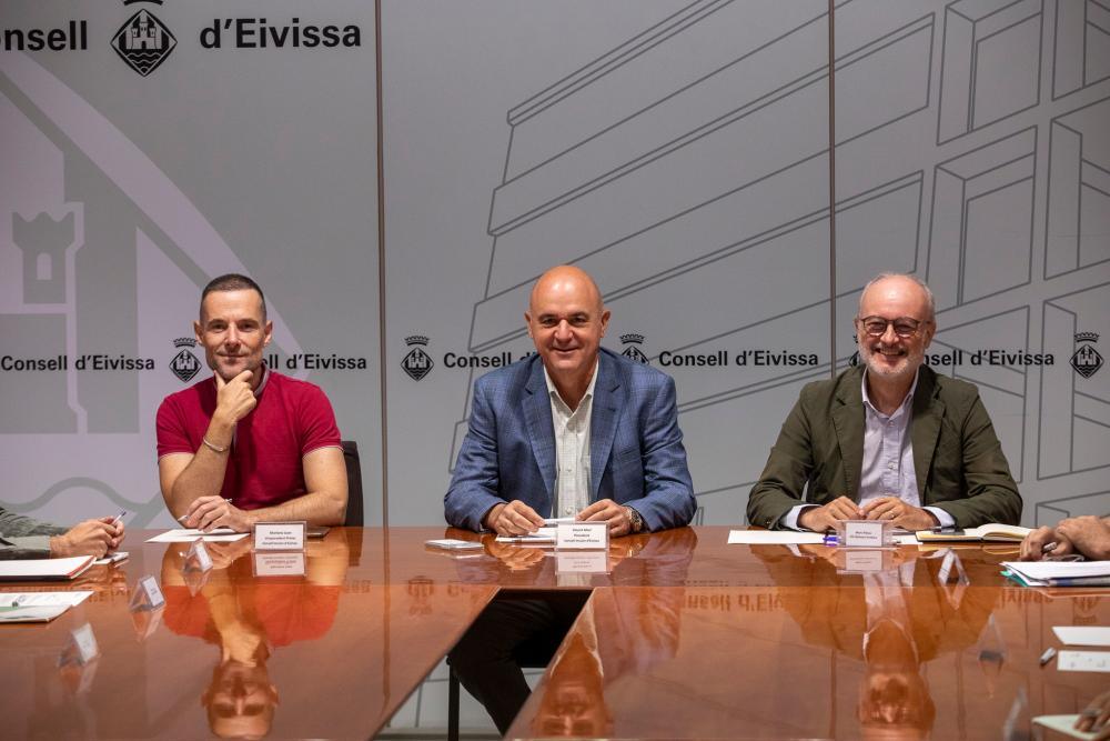 Vicent Marí solicita a Endesa que mejore las inversiones con un mayor mantenimiento preventivo de...
