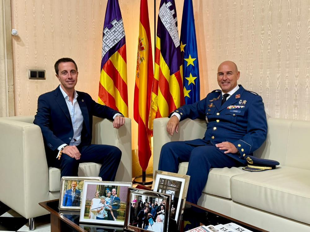 El presidente del Consell de Mallorca se reúne con el nuevo jefe de la base aérea de Son Santjoan
