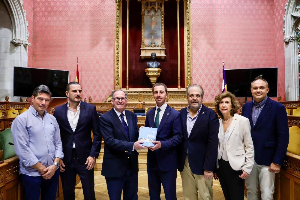 Llorenç Galmés da la bienvenida al Consejo Económico y Social de las Illes Balears para la presentación de la Memoria