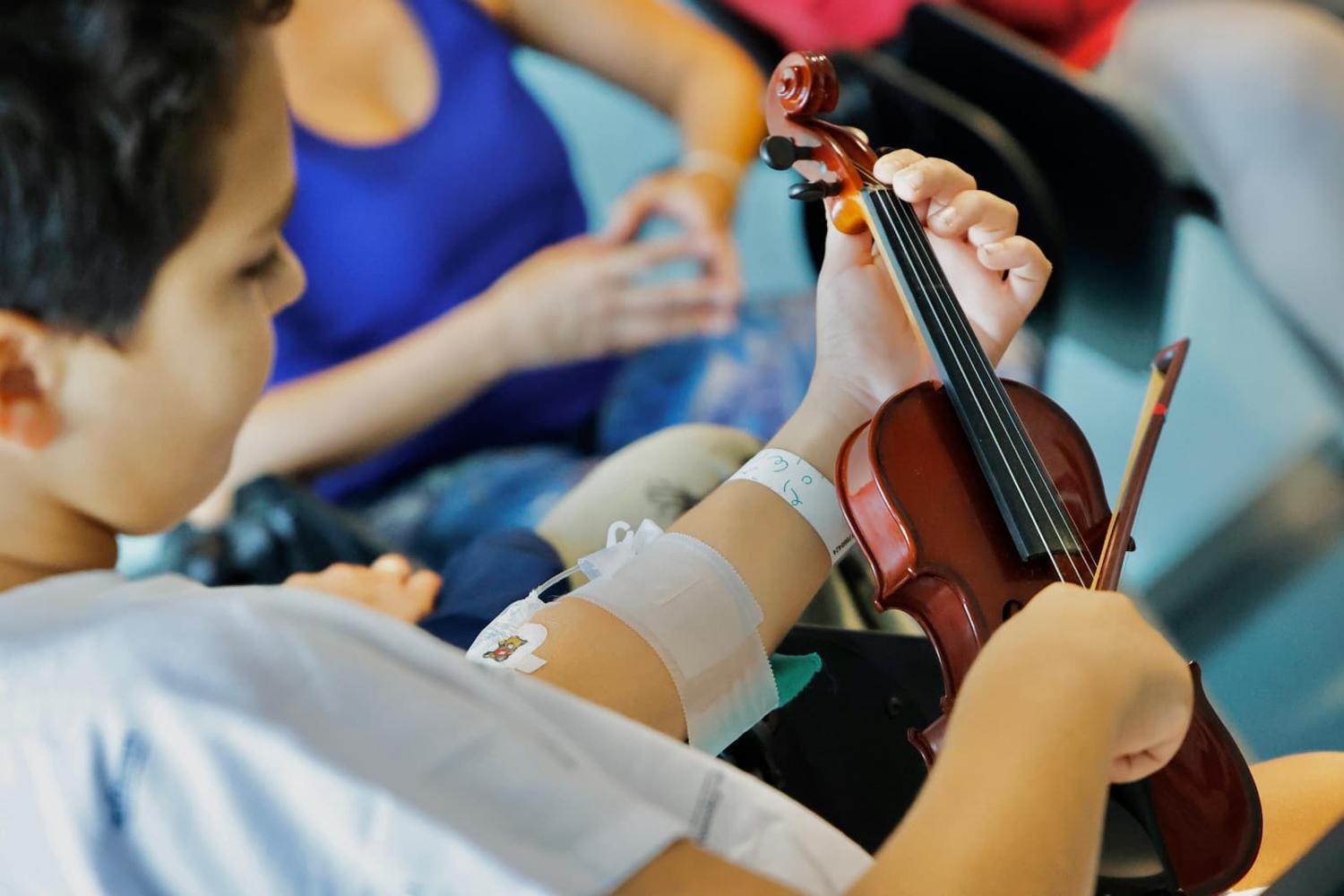 La Sinfónica comienza las visitas musicales a la Unidad de Pediatría de Son Espases