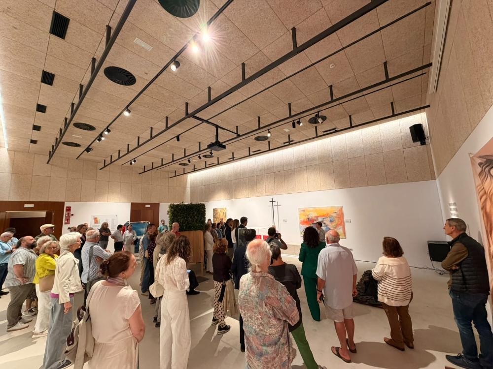 El Centro Cultural s’Abeurador de Santanyí presenta la exposición «Ara veuràs en Blai Bonet», que explora el diálogo del poeta con las artes plásticas