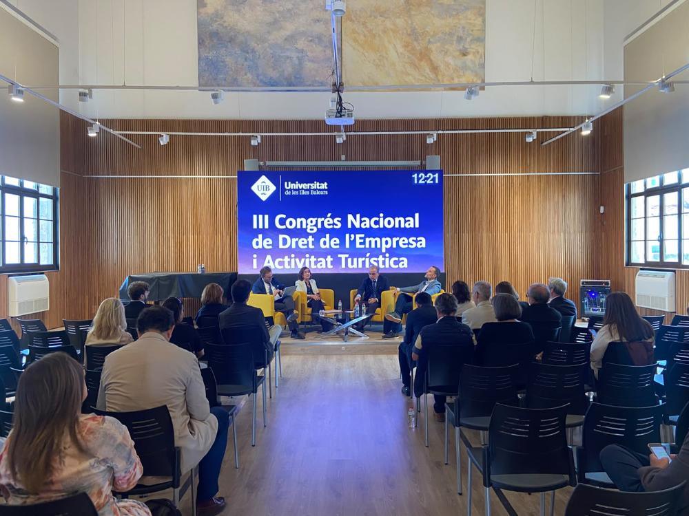 La lucha contra el intrusismo turístico en Eivissa: un referente para Menorca tras una reducción del...