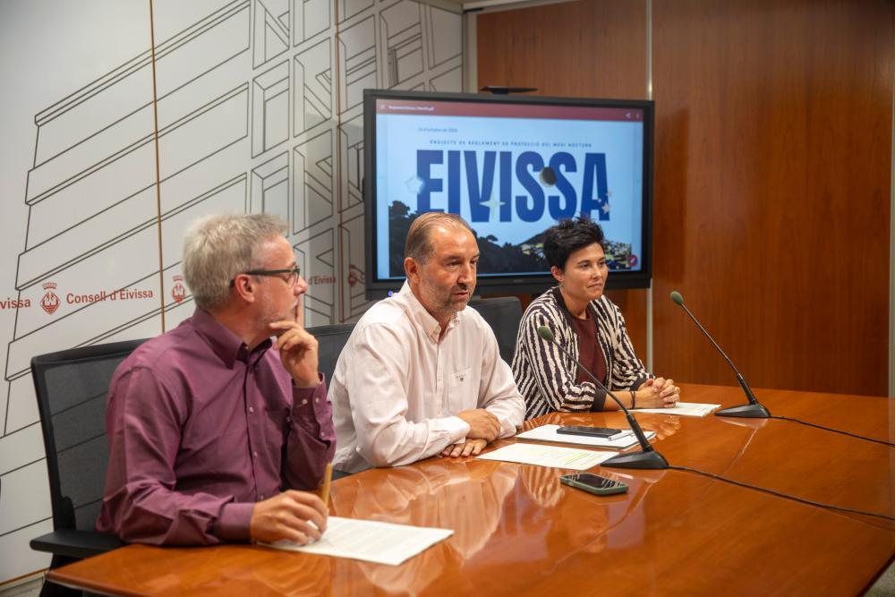Consell d’Eivissa presenta el reglamento de protección del medio nocturno para su aprobación en el pleno