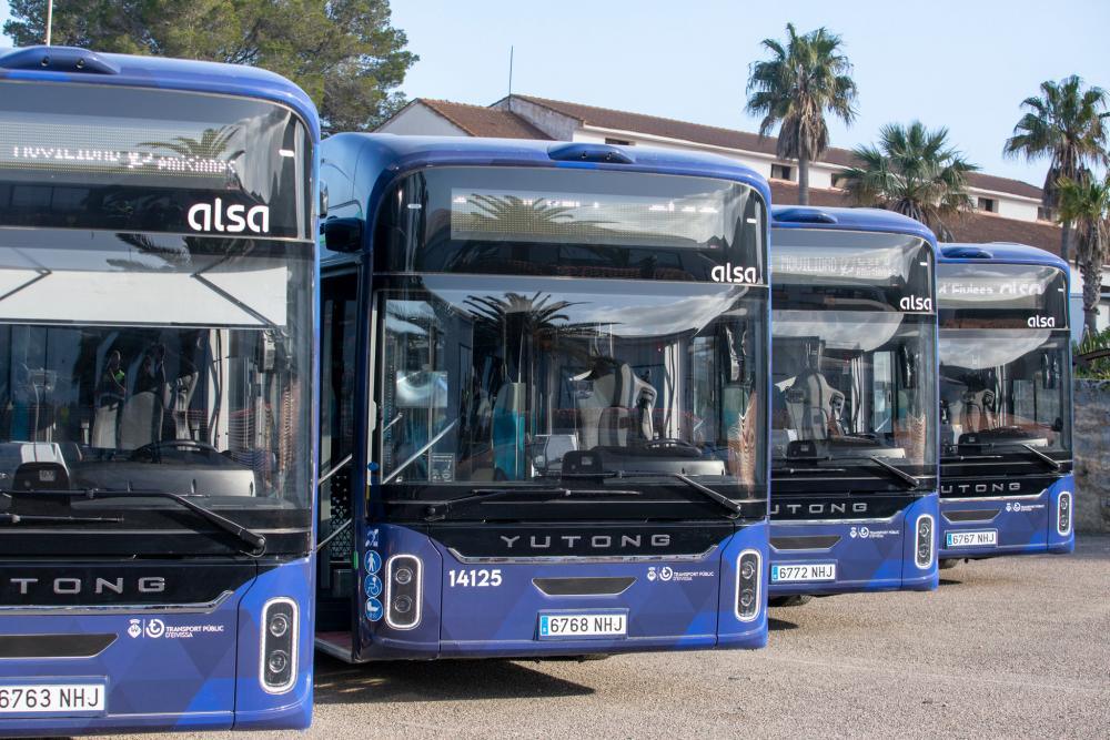 La nueva red de autobuses concluye la primera temporada alta con 1,2 millones de viajeros más que el...